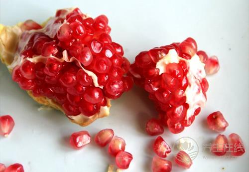 秋季常吃石榴有這5個好處，它的皮價值也很高，別丟了！