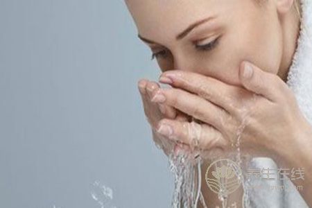 秋季皮膚干燥有哪些補水方法? 秋季皮膚干燥有哪些補水方法?