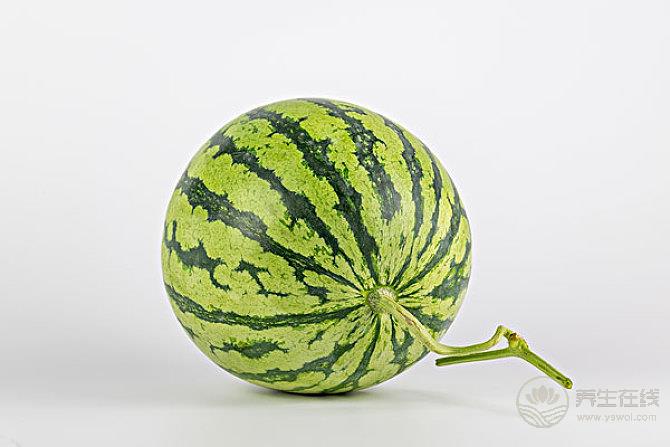 夏天吃西瓜是很爽，但這些事項還是得留心