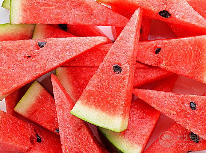 夏天吃西瓜是很爽，但這些事項還是得留心