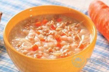 為什么人在冬天老是會出現嘴唇干裂呢