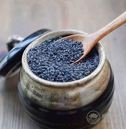 夏季多吃4種食物，防掉發(fā)、白發(fā)，每天吃沒有頭皮屑