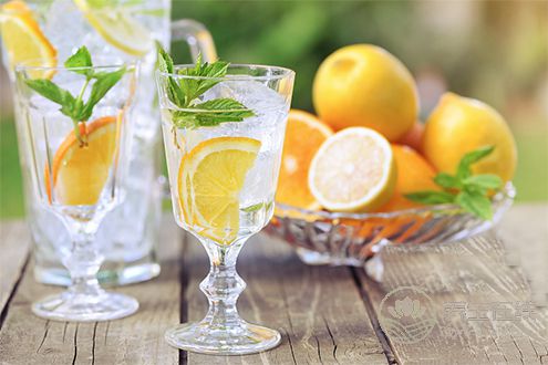 夏天解暑喝冷飲?少碰為好 夏天解暑喝冷飲?少碰為好