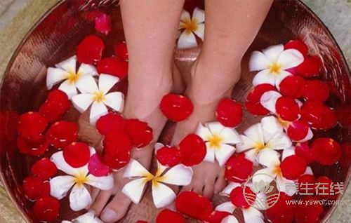 夏天可以用熱水泡腳嗎？夏天泡腳應注意什么？