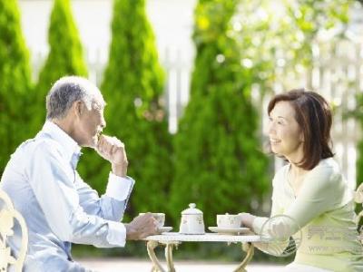 夏季老年人得如何保健？