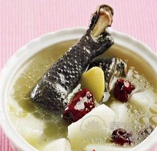 小寒節氣吃什么<a href=http://www.gyfww.com/jkys/ target=_blank class=infotextkey>養生</a> 四款養生湯幫你補足氣血-易網<a href=http://www.gyfww.com/ target=_blank class=infotextkey>健康養生</a>網 小寒節氣吃什么養生 四款養生湯幫你補足氣血