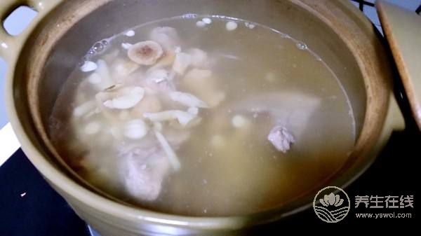 夏季潤(rùn)肺止咳 推薦幾款無(wú)花果食譜-易網(wǎng)健康<a href=http://www.gyfww.com/jkys/ target=_blank class=infotextkey>養(yǎng)生</a>網(wǎng) 夏季潤(rùn)肺止咳 推薦幾款無(wú)花果食譜