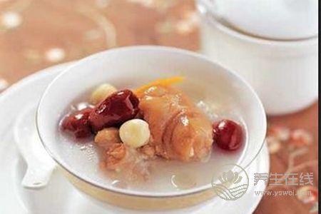 秋季皮膚干燥長痘怎么辦?皮膚干燥危害有哪些?