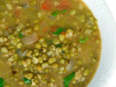 夏季喝什么湯好養(yǎng)生的，對(duì)付夏季高氣溫少不了它