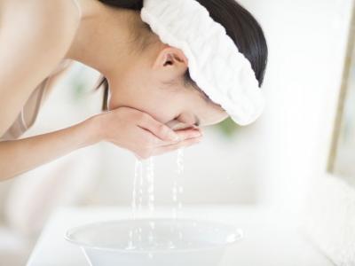 春天用涼水洗臉好還是用熱水洗臉好？春季護膚教你幾招