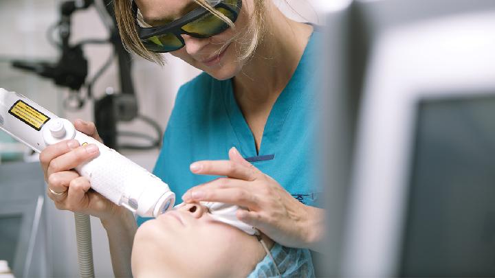 春季應(yīng)該如何預(yù)防過敏性鼻炎 三類過敏原易致鼻炎發(fā)作