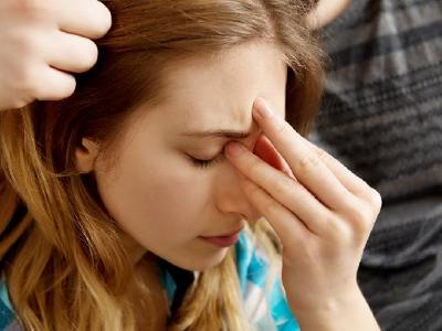 過敏性鼻炎是怎么引起的 春季過敏性鼻炎的癥狀是什么