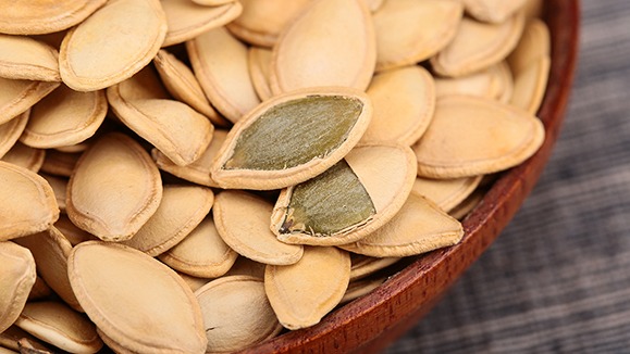 冬季寒冷?不要怕多吃這五種食物-易網(wǎng)<a href=http://www.gyfww.com/ target=_blank class=infotextkey>健康養(yǎng)生</a>網(wǎng) 冬季寒冷?不要怕多吃這五種食物