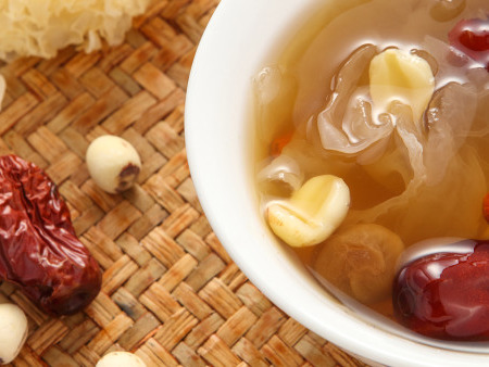 更年期的女性在冬天該怎么調(diào)養(yǎng),這三點(diǎn)原則教給你-易網(wǎng)健康<a href=http://www.gyfww.com/jkys/ target=_blank class=infotextkey>養(yǎng)生</a>網(wǎng) 更年期的女性在冬天該怎么調(diào)養(yǎng),這三點(diǎn)原則教給你