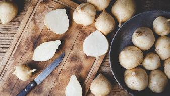 冬季吃山藥好嗎?5大功效防病治病-易網健康<a href=http://www.gyfww.com/jkys/ target=_blank class=infotextkey>養(yǎng)生</a>網 冬季吃山藥好嗎?5大功效防病治病