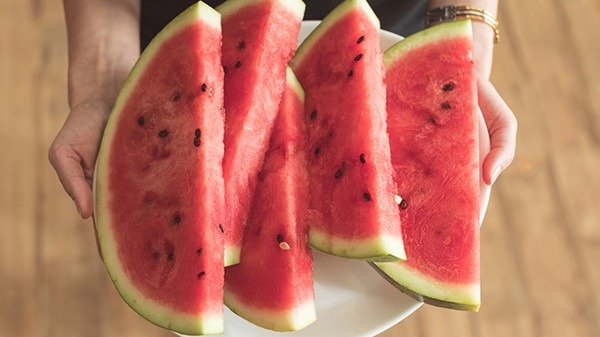 夏天吃西瓜的好處 夏天怎樣吃西瓜最好