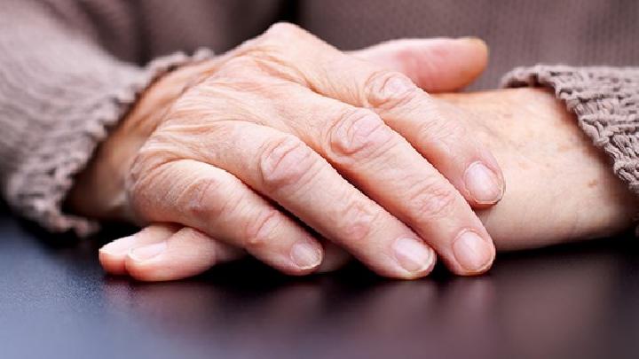 夏季手脫皮怎么辦?夏季手脫皮如何治療-易網健康<a href=http://www.gyfww.com/jkys/ target=_blank class=infotextkey>養生</a>網 夏季手脫皮怎么辦?夏季手脫皮如何治療