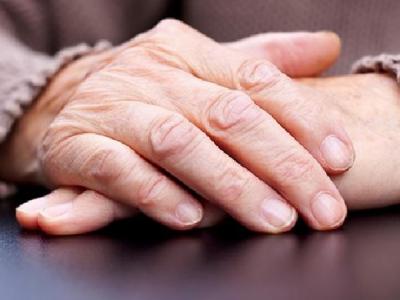 夏季手脫皮怎么辦？夏季手脫皮如何治療