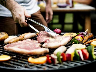 夏季吃燒烤應(yīng)該注意些什么？哪些食物不適合吃