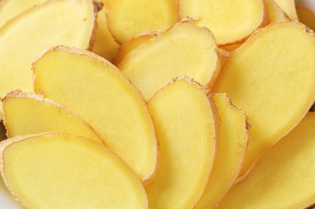 生姜擦頭皮有什么好處和壞處，護養(yǎng)頭發(fā)也需要適可而止!