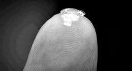 加拿大發明仿生鏡片10秒內可恢復視力