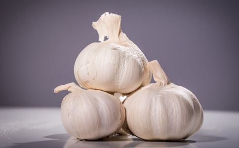 青光眼患者最好少吃大蒜 吃大蒜的好處 養眼的食物 干眼癥 <a href=http://www.gyfww.com/tags-白內障.html target=_blank class=infotextkey>白內障</a>