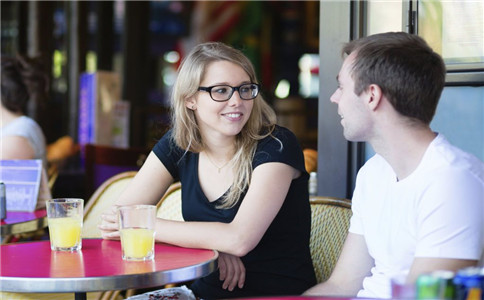 眼睛遠視怎樣保護 如何預防遠視眼 遠視眼的癥狀有哪些