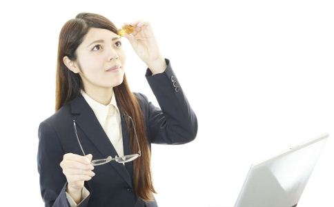 眼藥水多含防腐劑 每次一滴就好 眼藥水防腐劑 不含防腐劑的眼藥水 眼藥水里的防腐劑