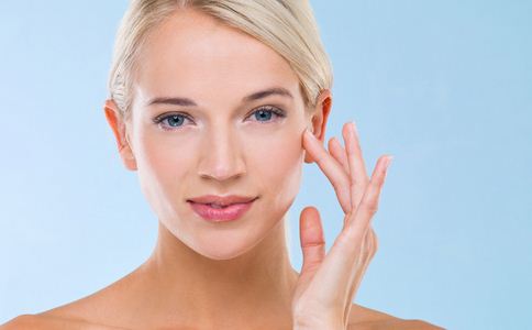 冬季如何補水 冬季如何保濕 用眼過度 涂抹眼霜