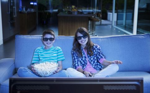 該不該讓孩子看電視 孩子看電視 保護眼睛的方法