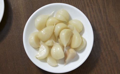 大蒜吃太多對眼睛有害嗎? 大蒜 干眼癥 上火 <a href=http://www.gyfww.com/tags-白內障.html target=_blank class=infotextkey>白內障</a> 養肝