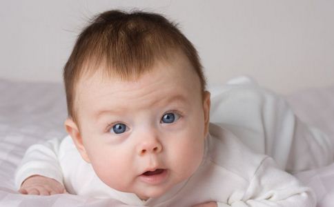 兩個月嬰兒視力 三個月嬰兒視力 四個月嬰兒視力 嬰兒什么時候