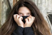 八個有效解決眼睛進東西的方法