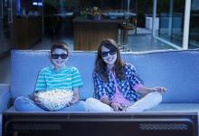 護眼誤區 關燈看電視傷眼睛