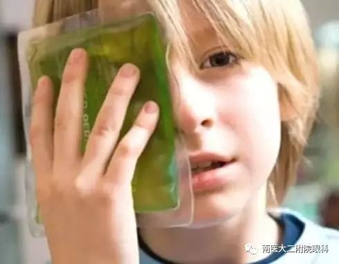 眼內(nèi)進(jìn)了異物應(yīng)當(dāng)怎么處理？