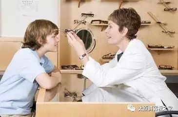 驗光配鏡前為什么先查瞳距？