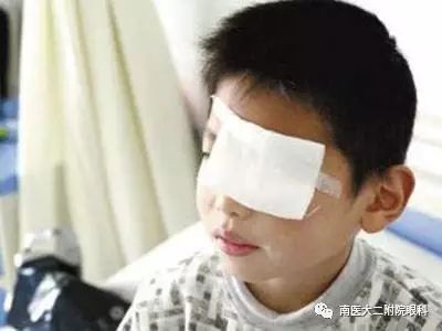 眼內(nèi)進(jìn)了異物應(yīng)當(dāng)怎么處理？