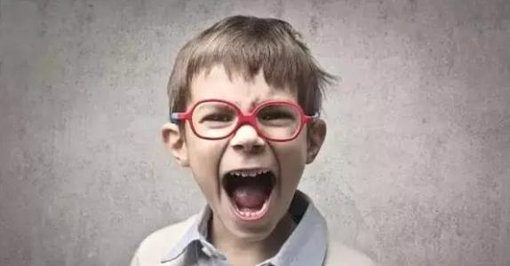 孩子近視了該不該戴眼鏡？