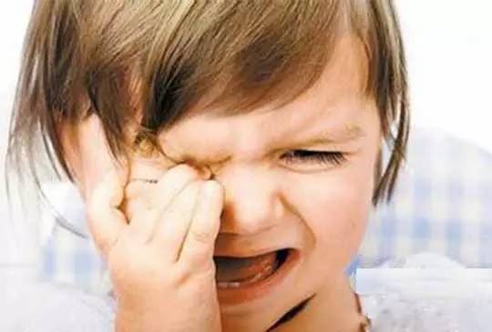 孩子近視的前期表現，家長您知道嗎？