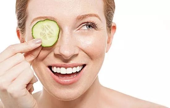 眼睛紅有血絲是怎么回事? 眼睛紅有血絲是怎么回事?