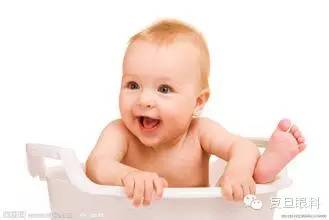 寶寶也得白內(nèi)障?新生兒應(yīng)及時(shí)做眼病篩查 寶寶也得白內(nèi)障?新生兒應(yīng)及時(shí)做眼病篩查