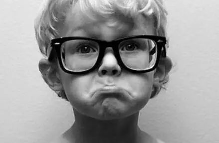 近視了不戴眼鏡？后果很嚴(yán)重！