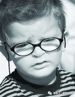 戴眼鏡后,眼睛度數不斷的增加,到底是誰的錯? 戴眼鏡后,眼睛度數不斷的增加,到底是誰的錯?