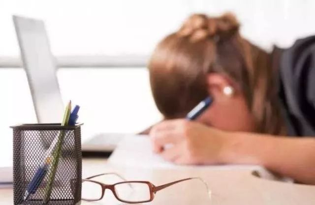 眼睛紅有血絲是怎么回事? 眼睛紅有血絲是怎么回事?