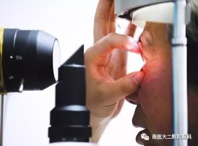 眼內(nèi)進(jìn)了異物應(yīng)當(dāng)怎么處理？