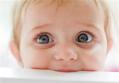 戴眼鏡會不會反而加深近視？遠(yuǎn)離近視注意四大細(xì)節(jié)!