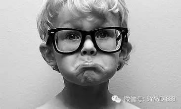 9個小細節說明孩子可能已近視！