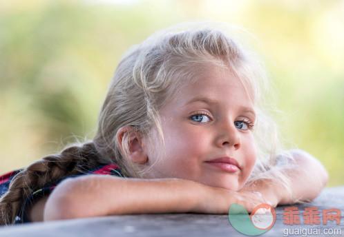 面對電腦<a href=http://www.gyfww.com/yyhy/ target=_blank class=infotextkey><a href=http://www.gyfww.com/yyhy/ target=_blank class=infotextkey>愛眼護眼</a></a>小常識 面對電腦愛眼護眼小常識