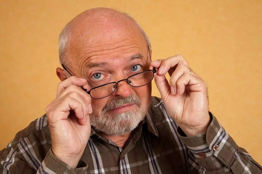 如何保護(hù)眼鏡？