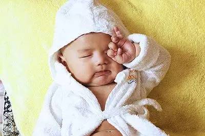 寶寶為什么揉眼睛？只是困了那么簡(jiǎn)單嗎？